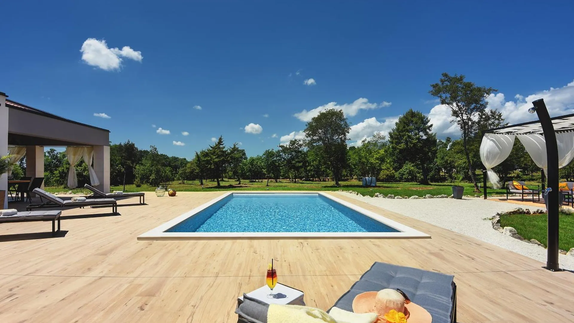 Villa Radola Residence Only 3 Km From Beach For 6 People With Private Pool & Large Garden Hrboki 0*,