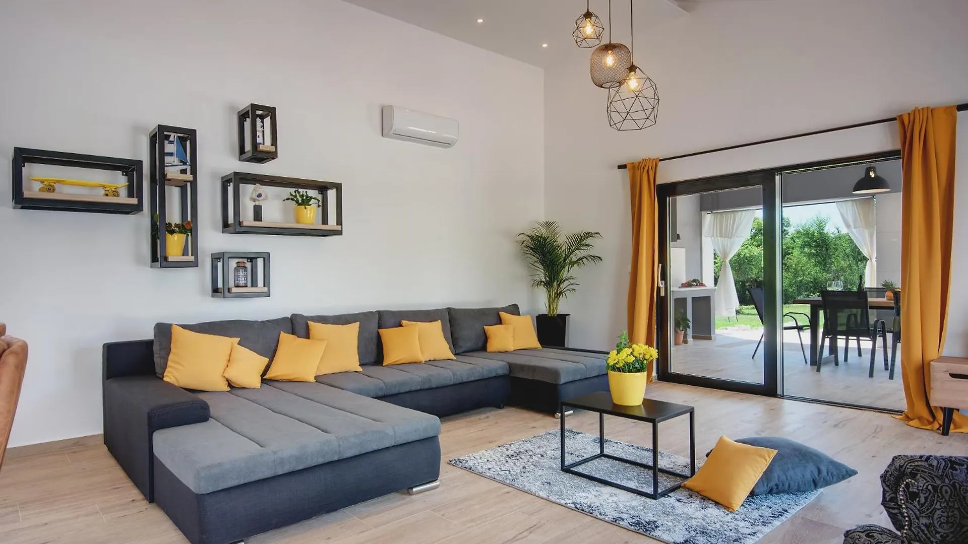 Villa Radola Residence Only 3 Km From Beach For 6 People With Private Pool & Large Garden Hrboki Croatia
