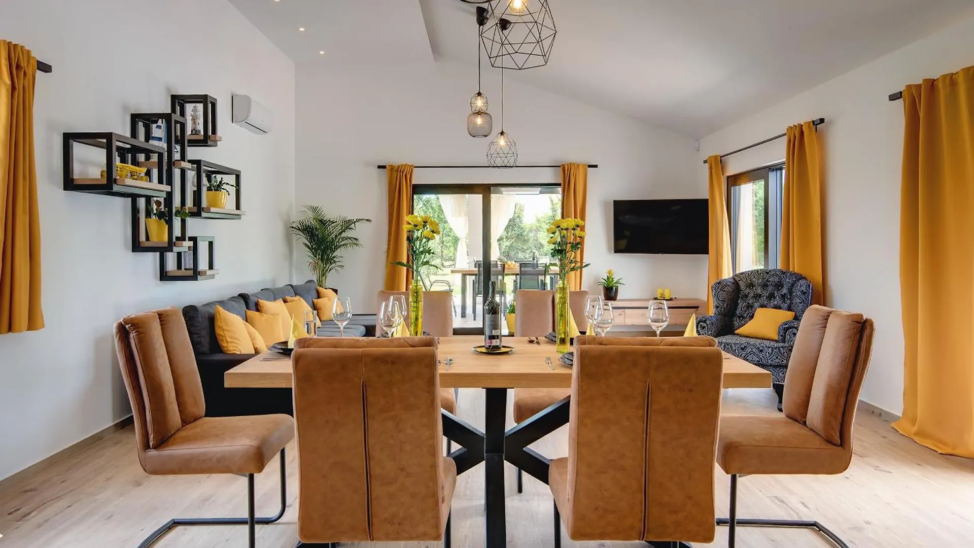 Villa Radola Residence Only 3 Km From Beach For 6 People With Private Pool & Large Garden Hrboki 0*,  Croatia