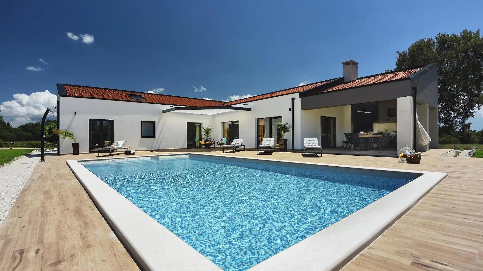 Villa Radola Residence Only 3 Km From Beach For 6 People With Private Pool & Large Garden location